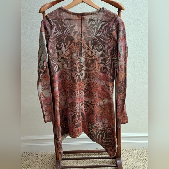 Women's Top - Picture 2 of 5